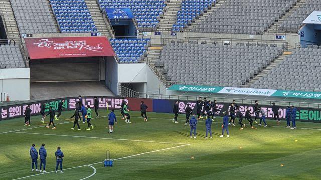 ‘체감 온도 3도’ 대표팀, 맹추위 속 공개 훈련 진행…“김승규·이명재는 어려울 듯” [IS 상암]