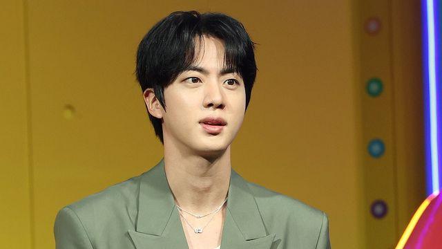 검찰, BTS 진 '기습 입맞춤' 일본인 여성 불구속 기소