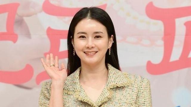 싱글맘 최정윤, 전 남편 언급…“함께는 아니지만 딸 지지·응원 고마워” [전문]