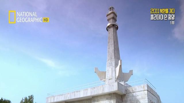 좆노잼 북한 선전물을 관람하는 백형들.JPG