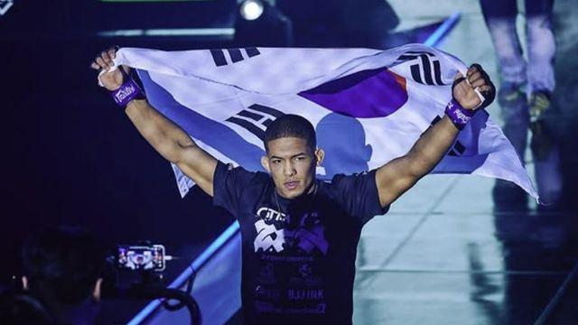 ‘태극기 펄럭’ UFC 입성 韓서 성공→대형 악재 이겨내고 첫 승…’정찬성 픽’ 기대감 높인 카밀루