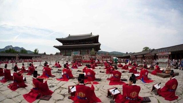 종로 익선동 독특한 한옥 골목서 느껴보는  가을 미식 향연