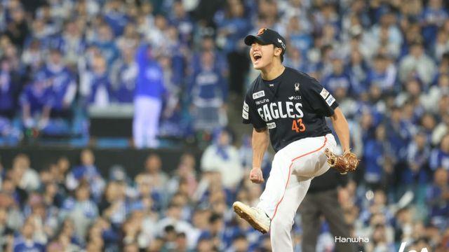 정우주, PO 이어 한일전에서도 '선발' 체질 증명...흔들리는 엄상백 입지