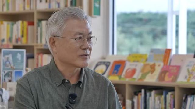 문재인 전 대통령, 첫 영상과 함께 유튜버로 데뷔... 그가 한 이야기는?