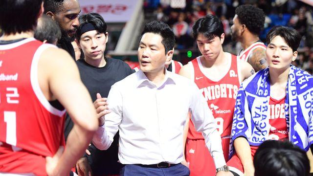 연장전 끝에 KT전 7연승 전희철 감독 