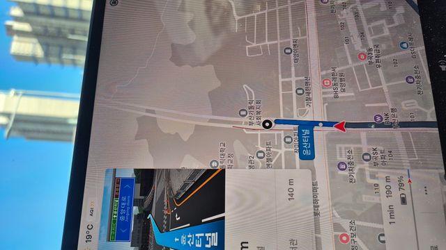 내비에 도서관 찍었더니 테슬라가 한 일…이게 뭐야?