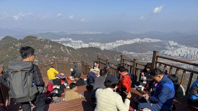의정부시 수락산 기차바위 전망대·쉼터 조성…지역 명소로 부상