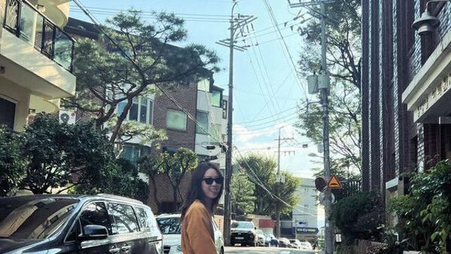 공효진 산책 중 활짝 