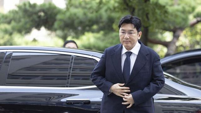 다섯 번 불러 새벽까지…'쟁점' 넘치는 방시혁 수사