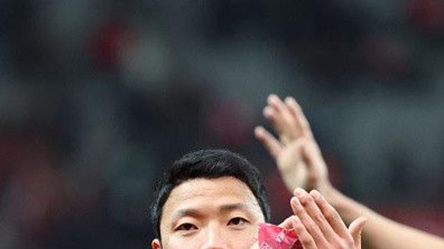 [IN LIVE] “경기 끝나고 선수들이 놀렸다”…‘페널티킥 실축’ 황희찬 “부끄러운 장면 보여줬어, 생각 많았다”