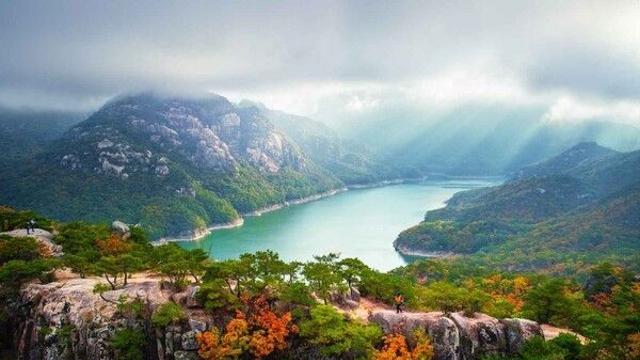 가을 충북 여행, 고즈넉한 호수와 짜릿한 하늘길이 만나는 시간