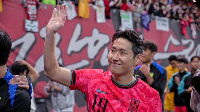 ‘7세 슛돌이 어느새 아시아 최고 선수로’ 강추위 속 열린 이강인의 ‘올해의 국제 선수상’ 기념식 [가나전 현장]