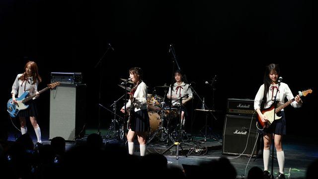 QWER, 美 8개 도시 접수...첫 월드투어 'ROCKATION' 성공