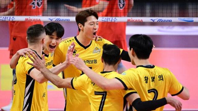 남자배구 KB손보, OK저축 3-1로 누르고 선두 복귀…3연승