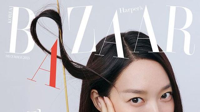 신민아, 빛나는 미모…강렬한 레드립[화보]