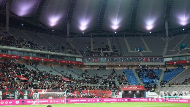 강추위에 팬심까지 얼었다…홍명보호, 가나전도 흥행 아쉬움