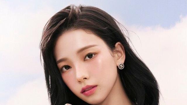 샤넬 뷰티의 뉴 페이스, 카리나…첫 화보 선보여