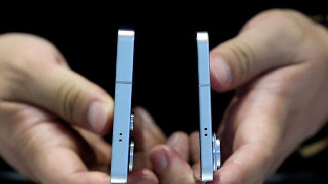 초슬림 '엣지' 포기한 삼성…대신 S시리즈 더 얇게 나온다