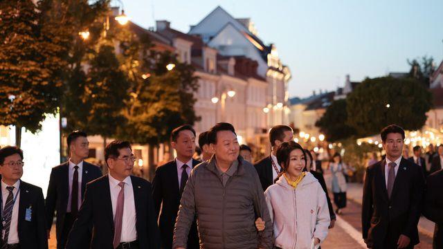 김건희, 해외 순방지 6곳서 ‘접견실’ 별도 설치...명품 쇼핑 논란 후 은폐용?