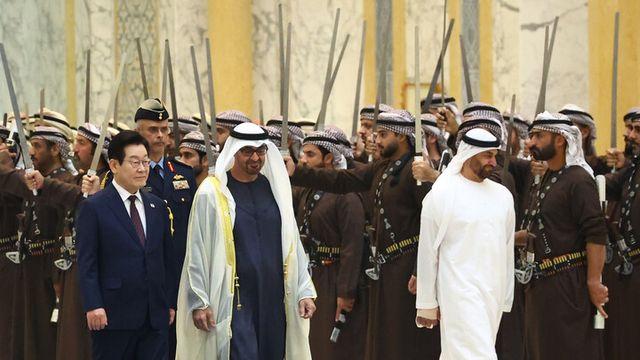 이 대통령, 정상회담 위해 UAE 대통령궁 도착