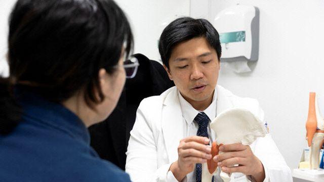 좌식생활로 인한 '양반다리 통증'은 고관절 질환이 주 원인