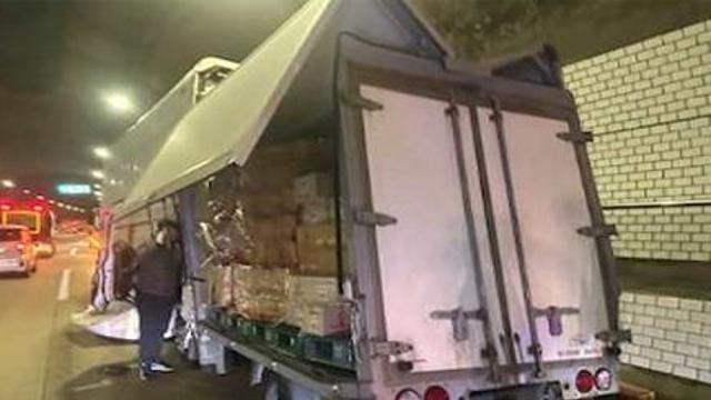 인천 북항터널서 화물차 3대 연쇄추돌…30대 남성 1명 중상