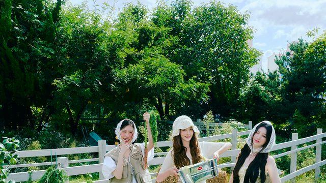 아이들, 코티지코어 감성 가득한 2026 시즌 그리팅 공개