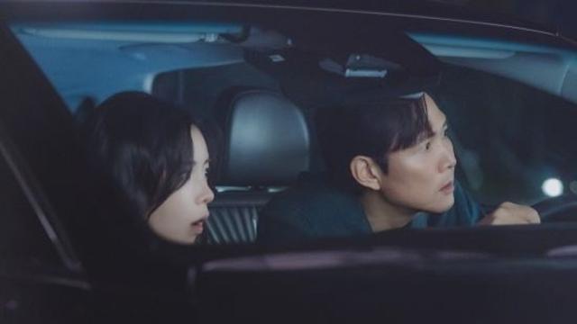 이정재·임지연, 앙숙의 기묘한 동행…합동 잠복 취재 현장 포착 (얄미운 사랑)