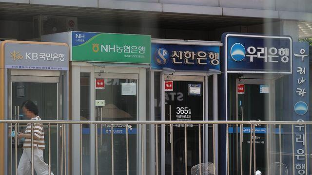 '다시 3%대' 은행 금리 경쟁 불붙어…정기예금 이달 9조 증가