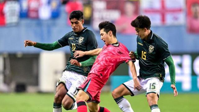 홍명보 감독이 ‘이것밖에 없다’고 했지만 아직도 안 되고 있는 플레이, ‘전환패스’를 장착하라