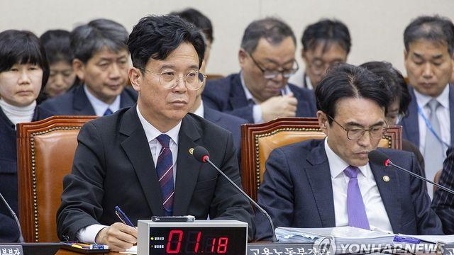 여야, 양대노총 지원예산 장외공방…