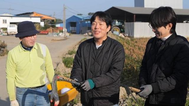 '홍윤화♥' 김민기, 맨손으로 잡초 뽑는다…의외의 '일잘러' 면모 (일꾼의탄생)