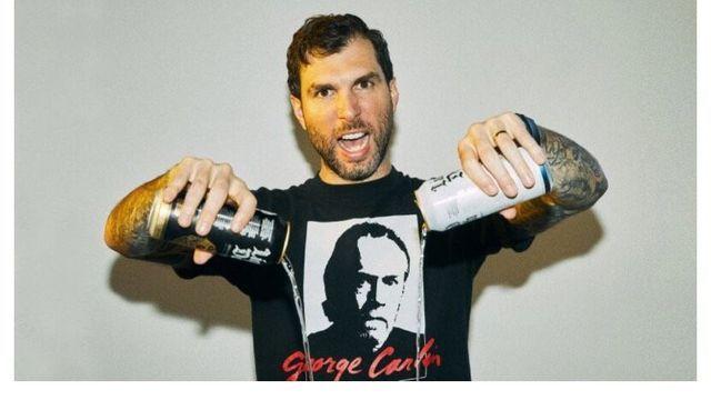 마케팅 천재가 생수로 1조를 번 방법 