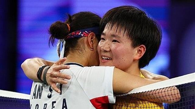 안녕 안세영! 中 세계챔피언 3명 한꺼번에 은퇴…파리올림픽 결승 상대, 눈물 펑펑+코트 입맞춤