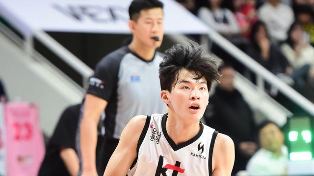 '윌리엄스 21점·신인 강성욱 데뷔전 3AS' KT, 정관장 꺾고 연패 탈출 [IS 안양]