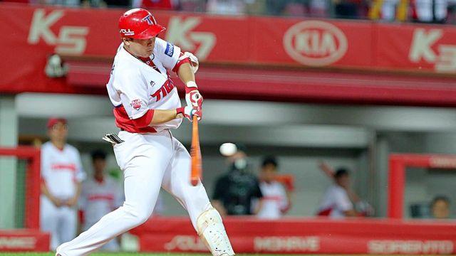 기아 프랜차이즈 스타였는데…롯데-한화 거쳐 충격의 '키움행' 확정난 야구선수