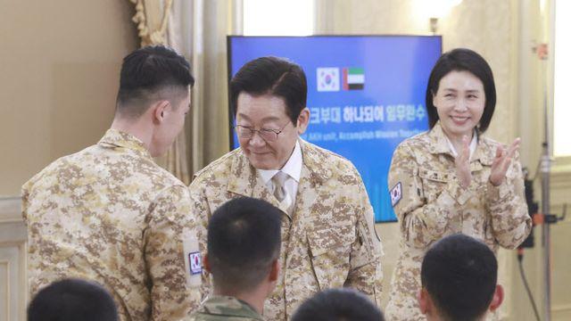 “희생 잊지 않을 것”…李대통령, UAE서 아크부대원 격려