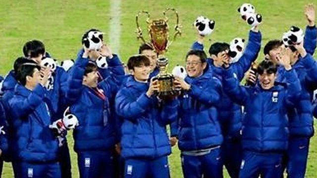 중국에 0-2로 졌는데 대이변…한국 축구대표팀, 베트남 꺾고 판다컵 우승