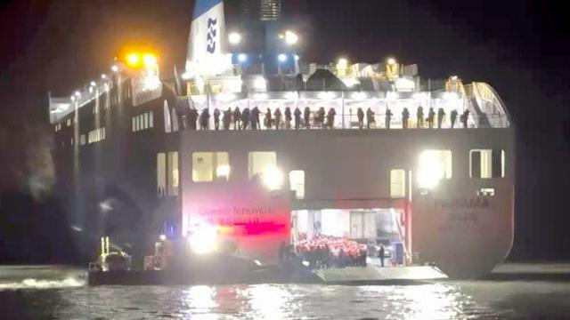 전남 신안 해상서 267명 탄 여객선 좌초에 대통령실·정부 “총력 대응” 지시(종합)