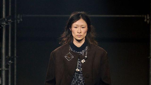 올겨울 코트랑 바지는 '이 컬러' 공식이 정답입니다