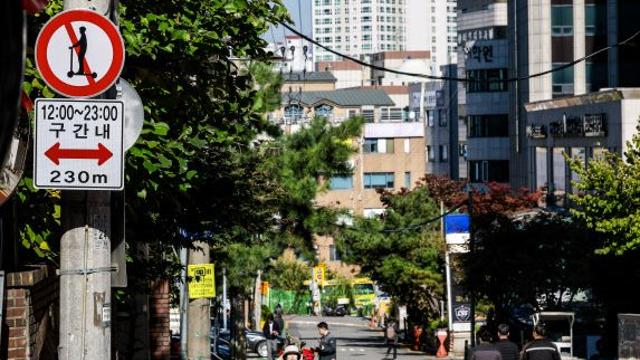 30대 엄마 중태 빠뜨린 '무면허' 전동 킥보드…대여업체 처벌은?