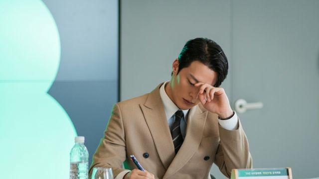 '키스는 괜히 해서!' 장기용, 구 썸녀 안은진 퇴사 작전 스타트? 티키타카 속 설렘 유발”