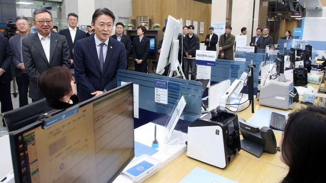 신한銀, 점포에서 타행 계좌이체·데이터 기반 상담 시작