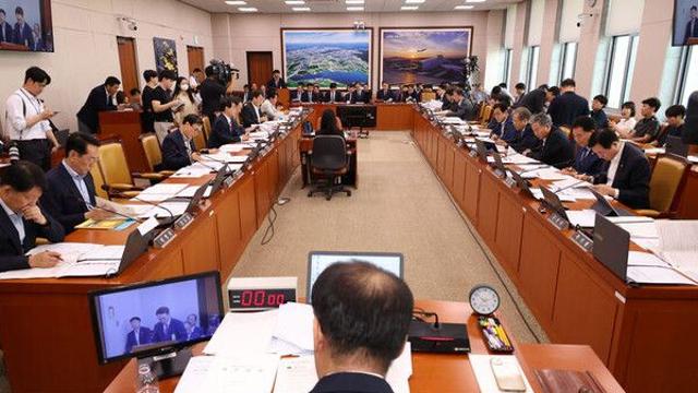 與, 국토부와 당정협의회…부동산 대책·전동킥보드 안전 규칙 제정 등 논의