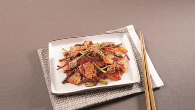 [1인가구를 위한 건강밥상] 영양도 맛도 두 배 ‘배굴무침’