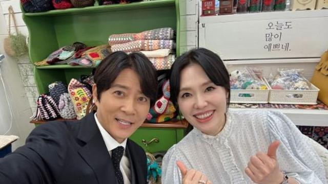 하희라, ♥최수종과 결혼 32주년 자축…”앞으로도 잘 부탁”