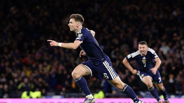 “비현실적이다” 아스널 버림받은 LB, ‘국가 영웅’ 됐다… ’93분 극장골’→스코틀랜드 28년만 월드컵 진출