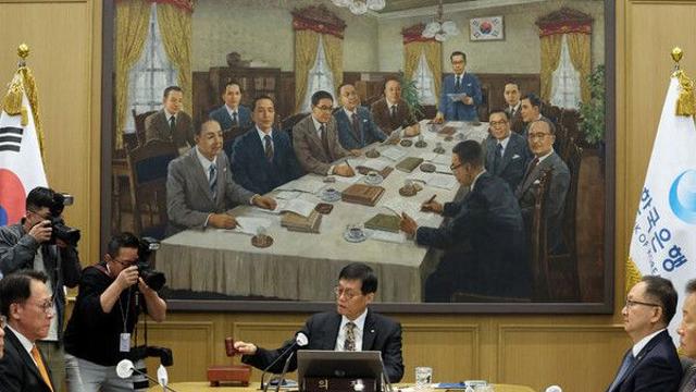 금리 인하 기대 살아날까…한은 성장률 전망에 쏠린 눈