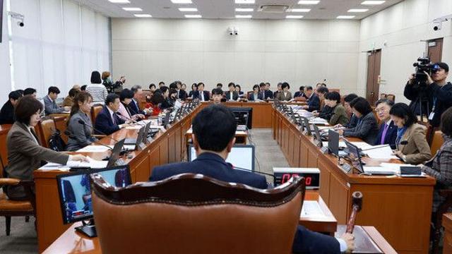 '지역의사제·비대면 진료법' 복지위 전체회의 통과