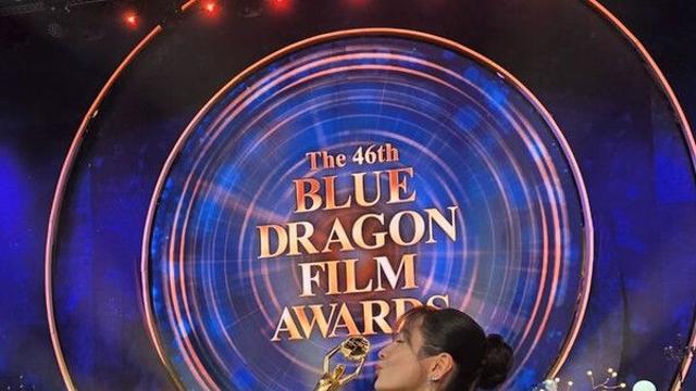 박지현 뼈말라 드레스 자태…꽃다발에 활짝